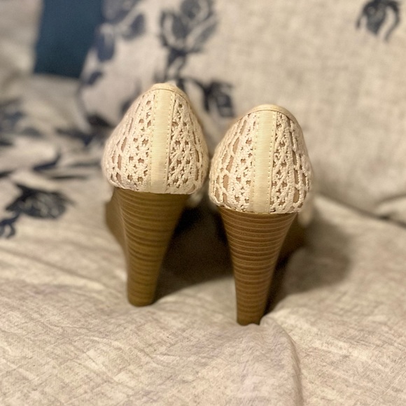 American Eagle Wedges Size 7.5 - Picture 4 of 5